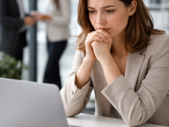 Syndrom oszusta a AI. Dlaczego pracownicy boją się technologii?