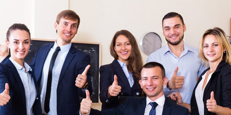 Najwięcej zwolnień w produkcji i sprzedaży. Pracownicy IT, HR i marketingu mogą spać spokojniej.