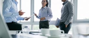 Ponad połowa pracowników biurowych pracuje na stanowiskach zagrażających zdrowiu