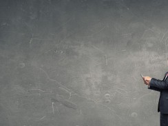 Kandydat w stroju Króliczka?