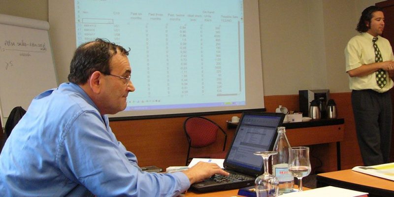 Coaching zamiast szkolenia? Najskuteczniejsze sposoby zdobywania nowych kompetencji