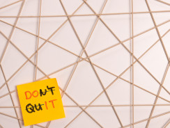 Rotacja pracowników i quiet quitting generują  w firmach milionowe straty