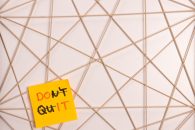 Rotacja pracowników i quiet quitting generują  w firmach milionowe straty