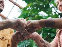 Wolontariat pracowniczy a sens pracy – czy to działa?