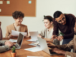 Stagility: jak firmy łączą stabilność i zwinność