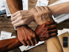 Jak Polak z… obcokrajowcem, czyli 5 przykazań zarządzania międzynarodowym zespołem