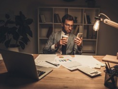 Tytani pracy… czyli kto spędził weekend w biurze?