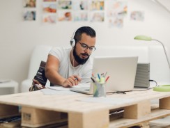 Freelancer na stałe z dwóch perspektyw