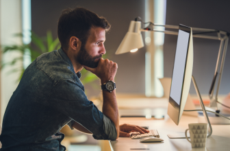 Jak przygotować CV w erze AI? 5 zasad skutecznej aplikacji