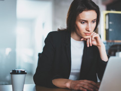 Bezrobocie w Polsce 2025: ofert pracy mniej, Polacy spokojni