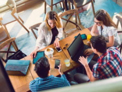 Technologiczny wolontariat: gdy pomoc ma formę aplikacji i systemów