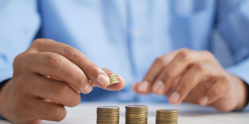 Raport: Firmy mniej inwestują w nowych pracowników, a chętniej dają podwyżki. 39% pracodawców podniesie wynagrodzenia